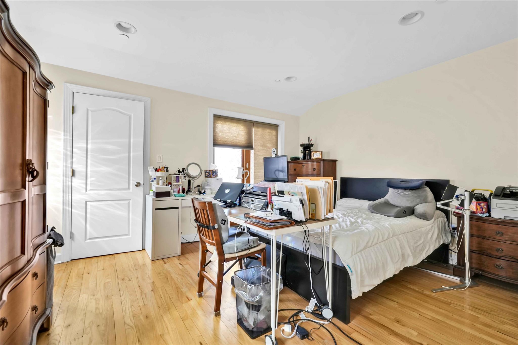 Single Family 60th Dr  Queens, NY 11379, MLS-819629-35