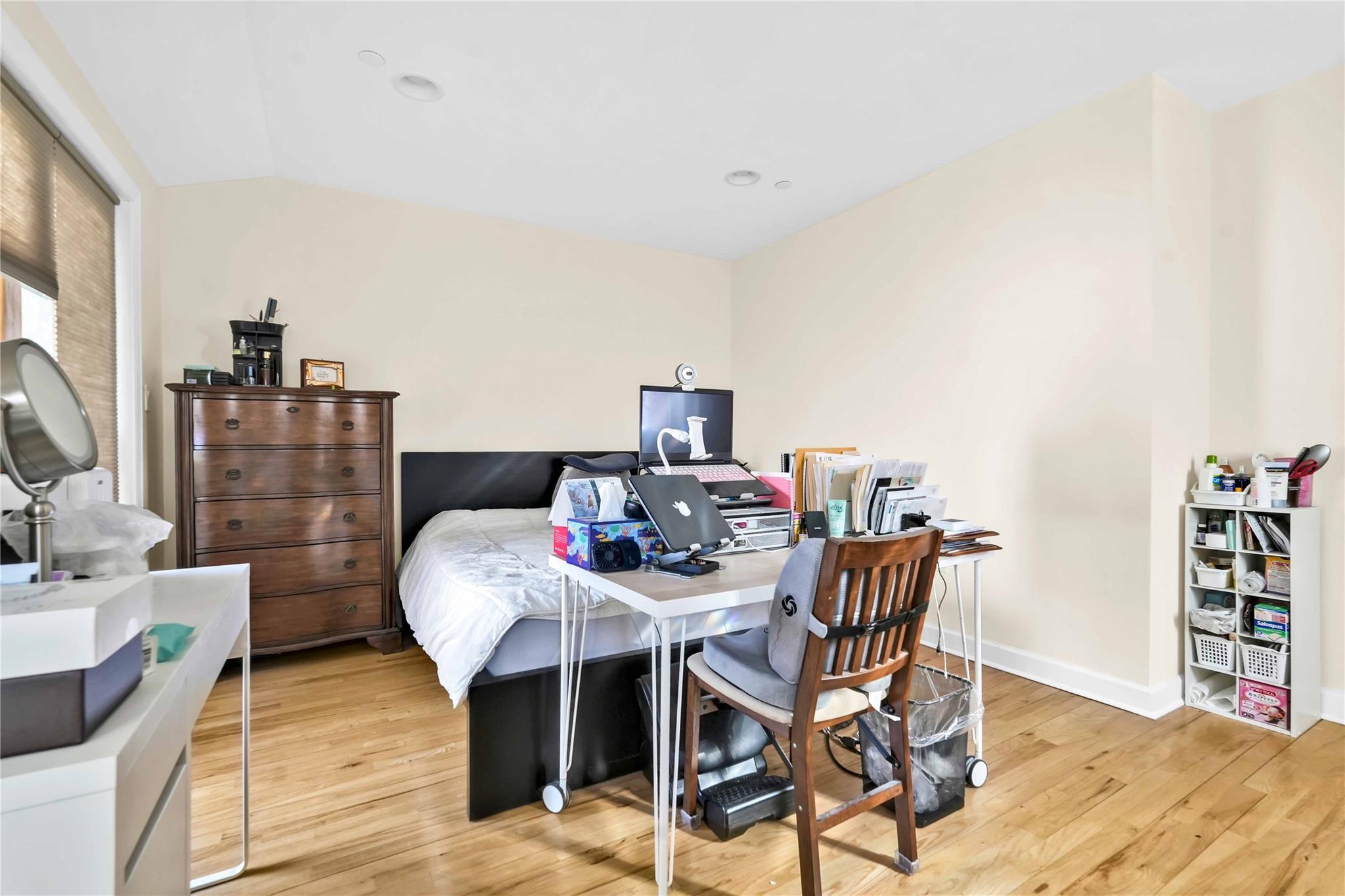 Single Family 60th Dr  Queens, NY 11379, MLS-819629-37