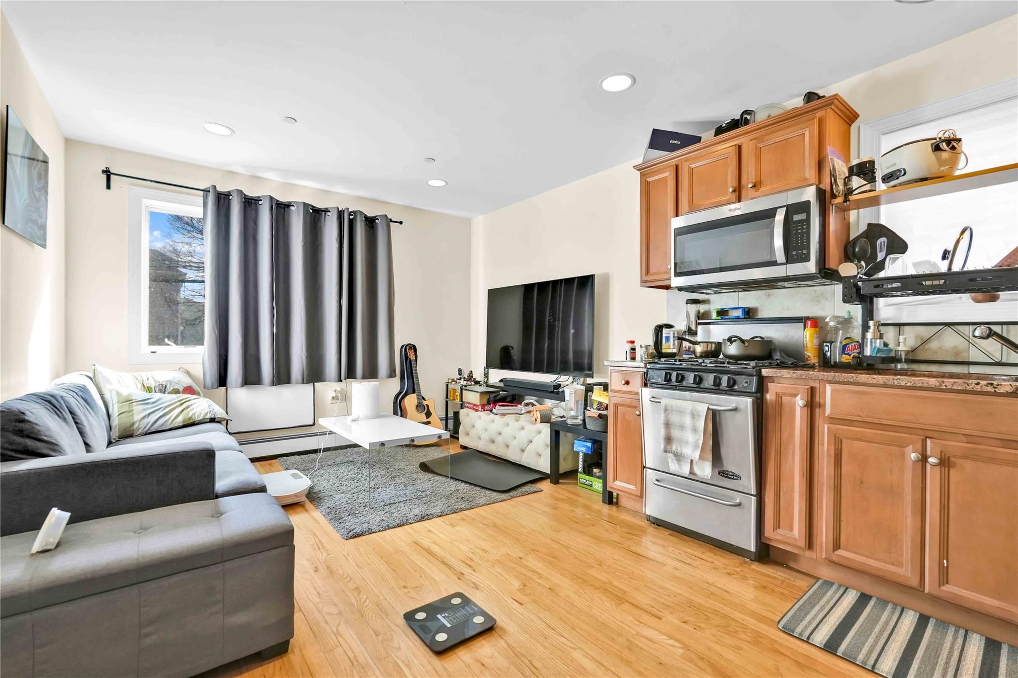 Single Family 60th Dr  Queens, NY 11379, MLS-819629-7