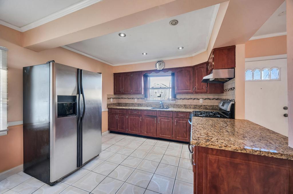 Single Family Frederick  Nassau County, NY 11575, MLS-819849-10