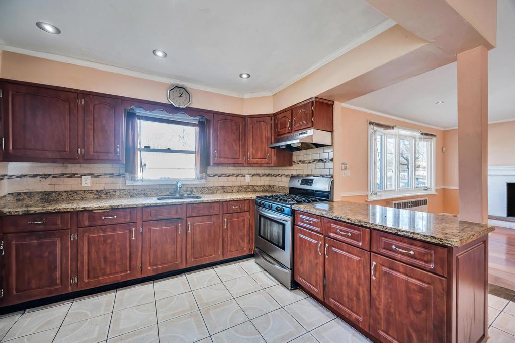 Single Family Frederick  Nassau County, NY 11575, MLS-819849-11