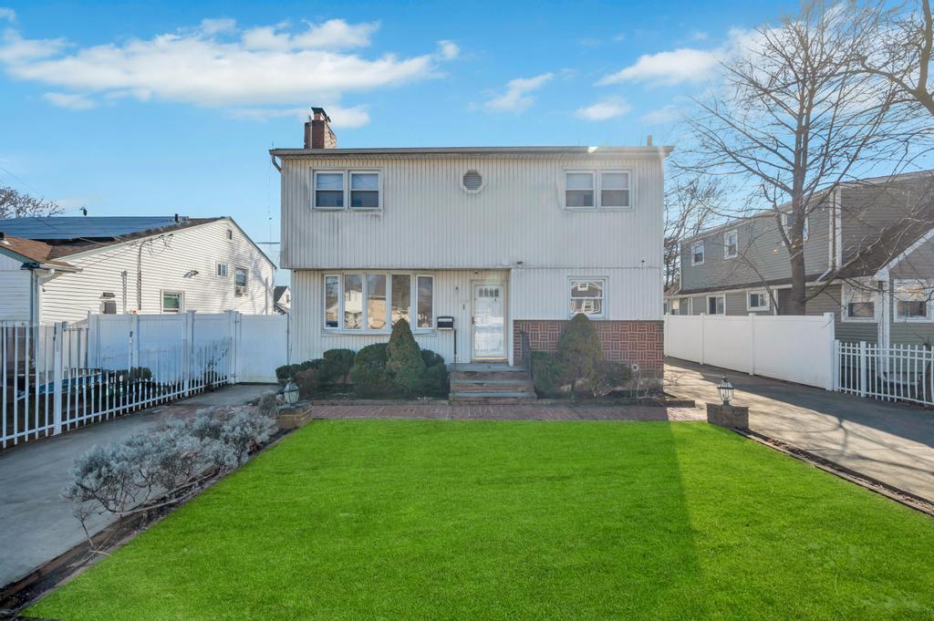 Single Family Frederick  Nassau County, NY 11575, MLS-819849-4