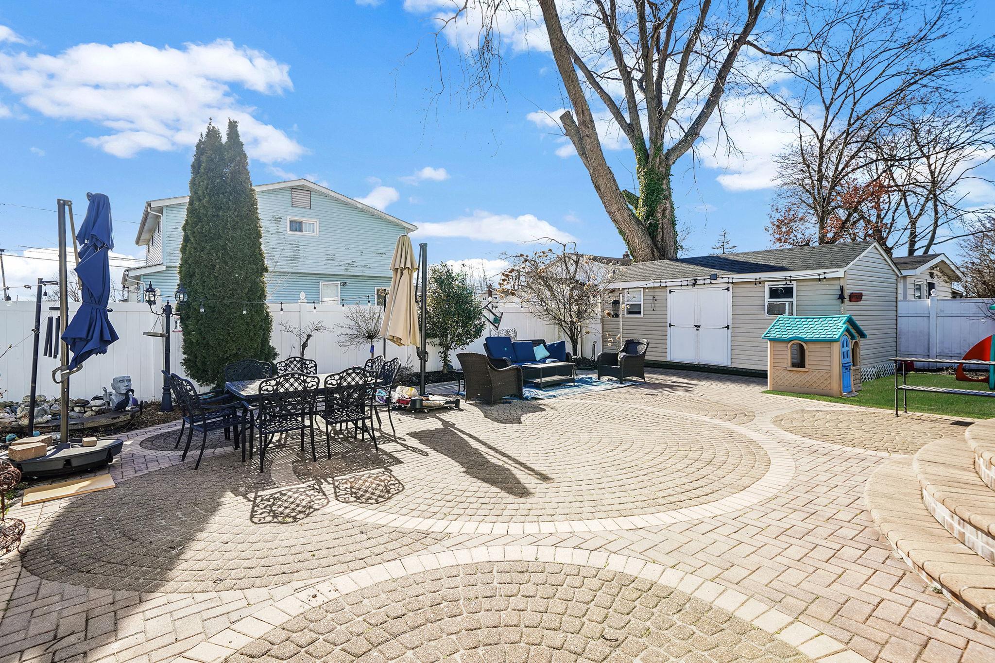 Single Family Lincoln  Suffolk County, NY 11717, MLS-819852-11
