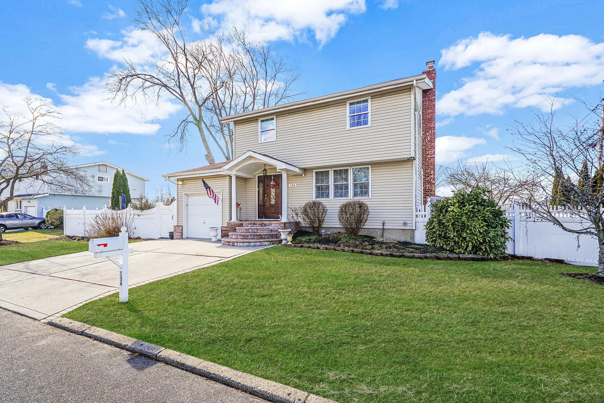 Single Family Lincoln  Suffolk County, NY 11717, MLS-819852-2