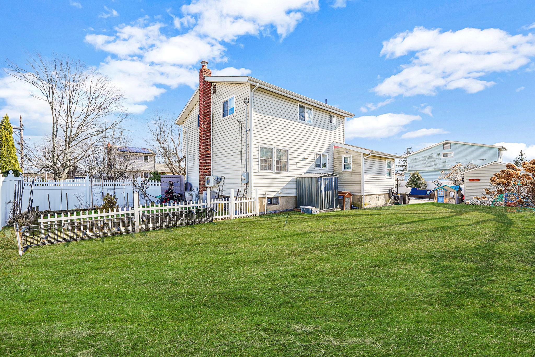 Single Family Lincoln  Suffolk County, NY 11717, MLS-819852-4