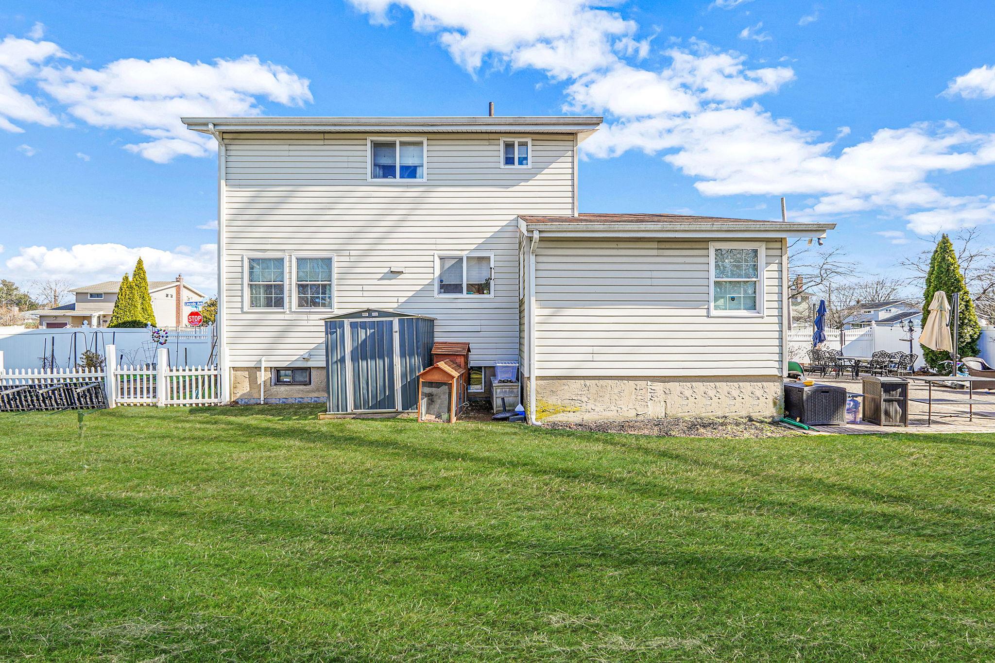 Single Family Lincoln  Suffolk County, NY 11717, MLS-819852-5