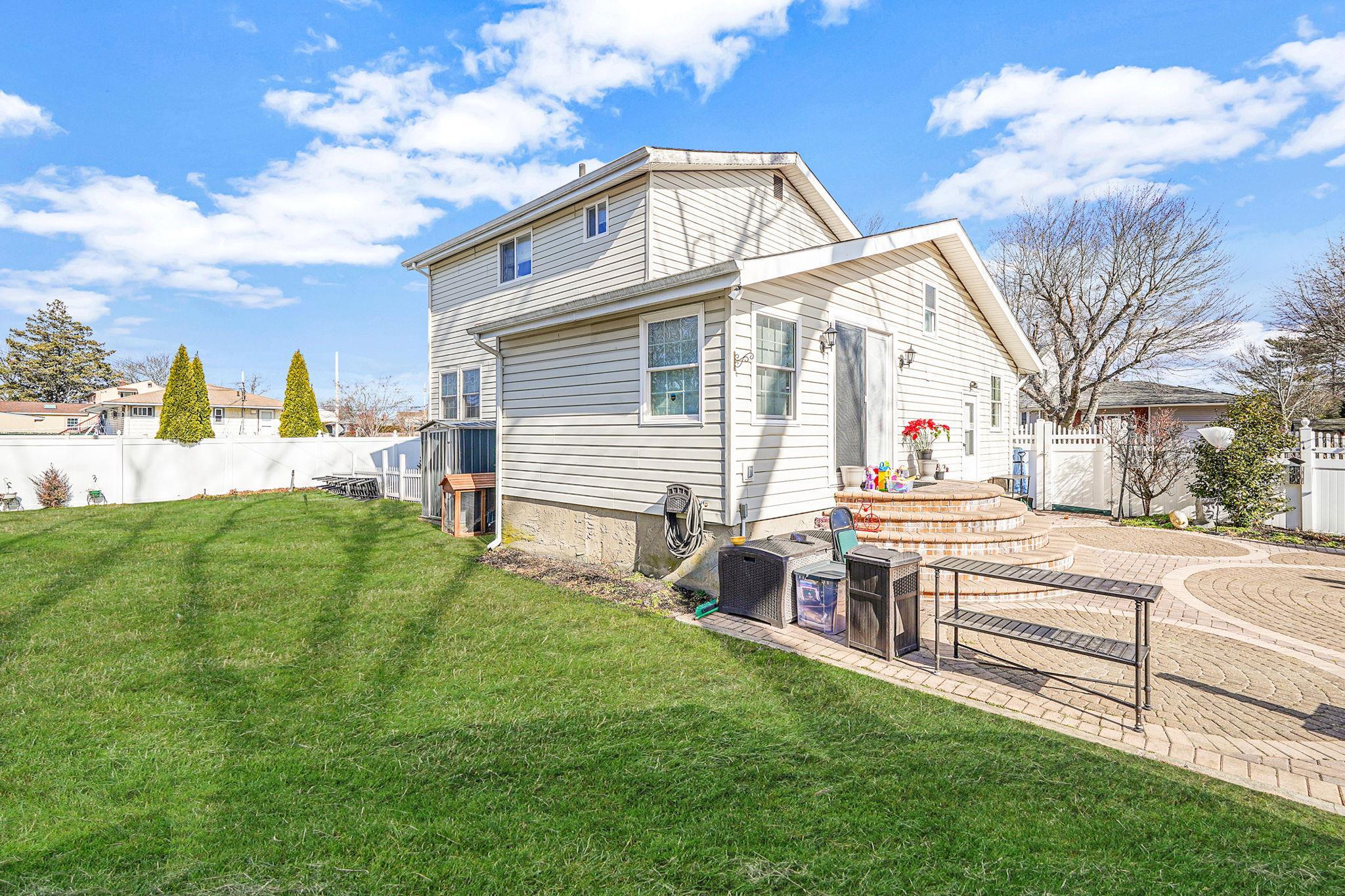 Single Family Lincoln  Suffolk County, NY 11717, MLS-819852-6
