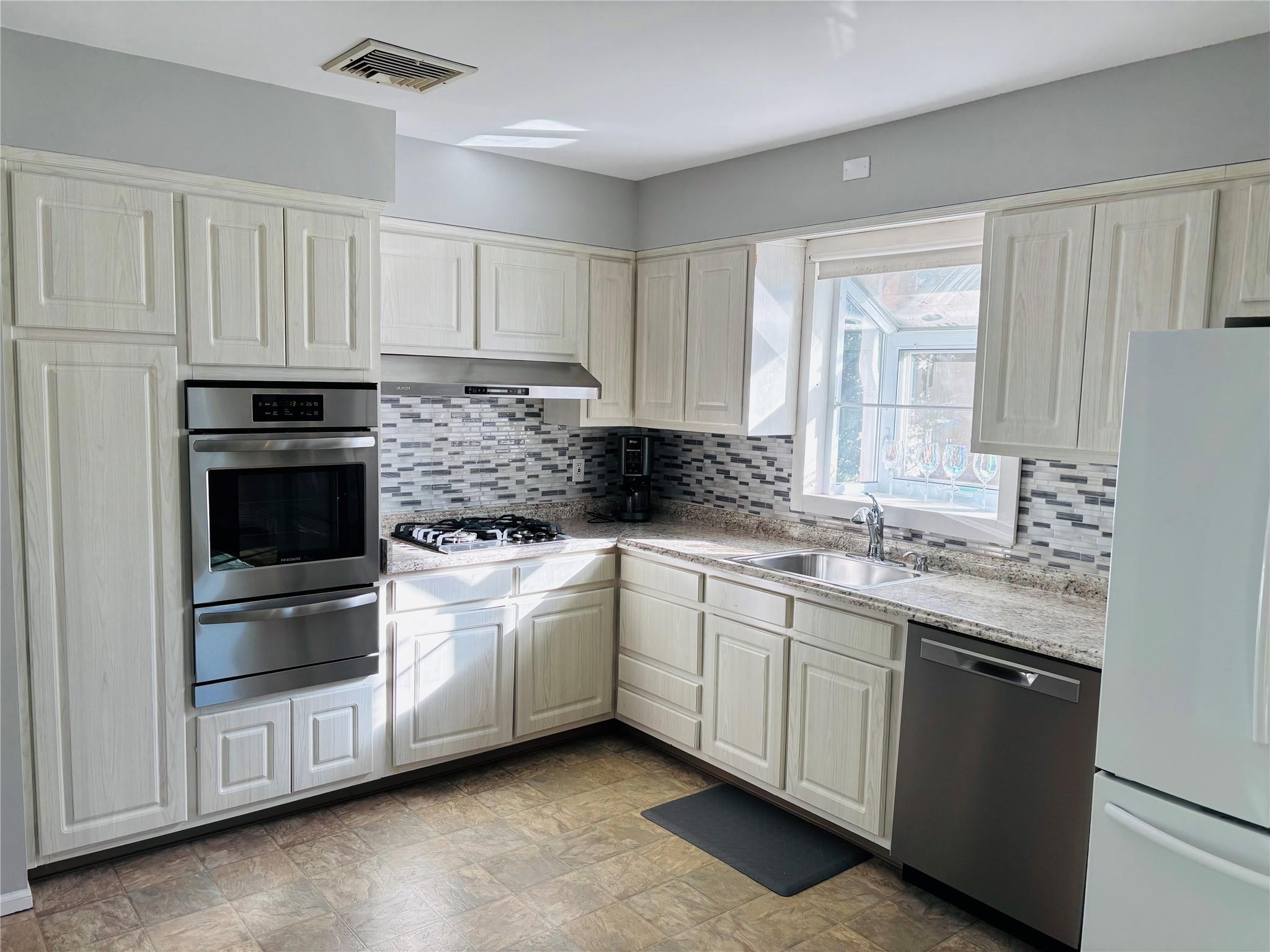 Single Family Bell  Nassau County, NY 11709, MLS-819900-5