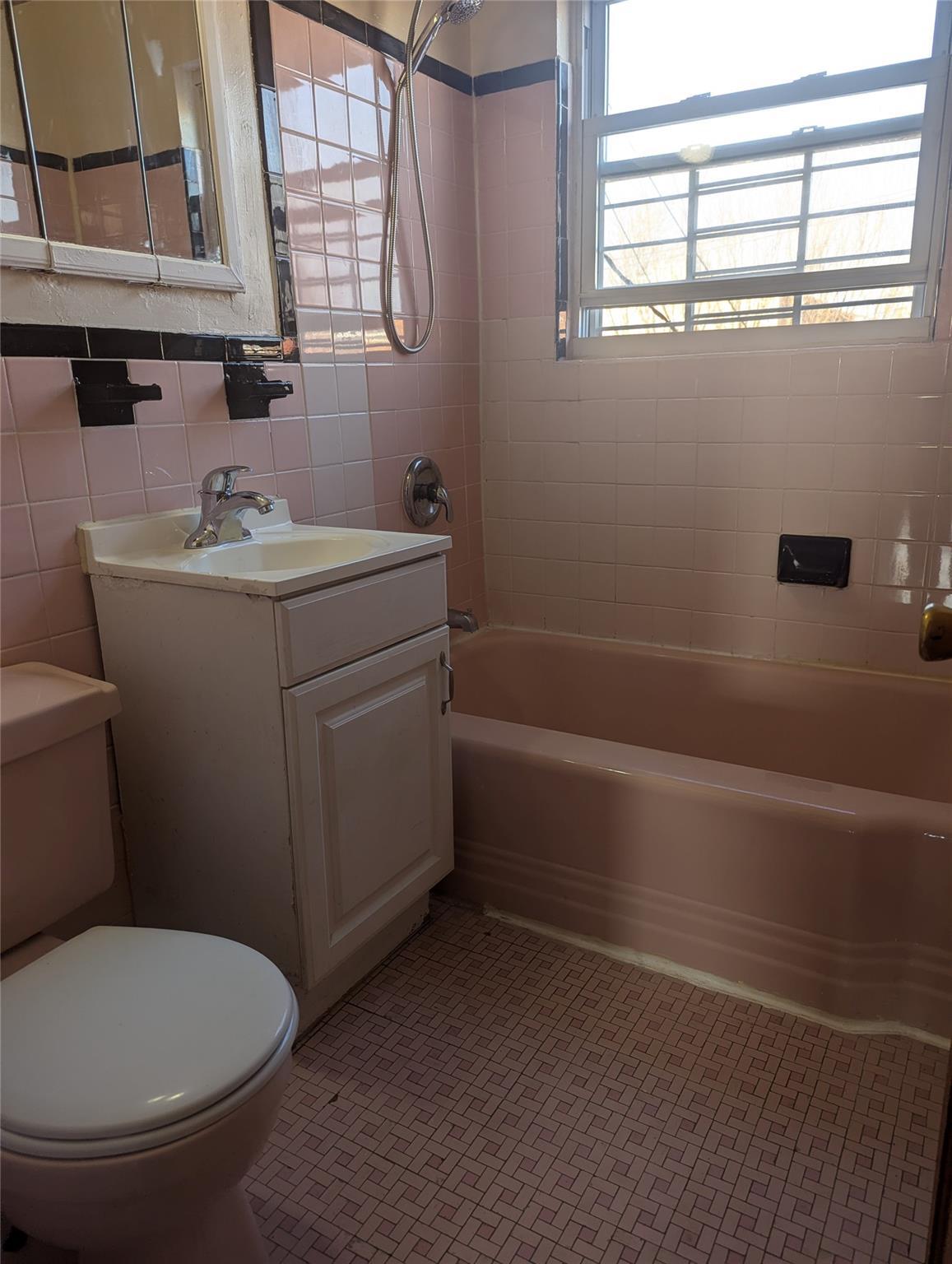 Apartment 212th  Bronx, NY 10469, MLS-819945-12