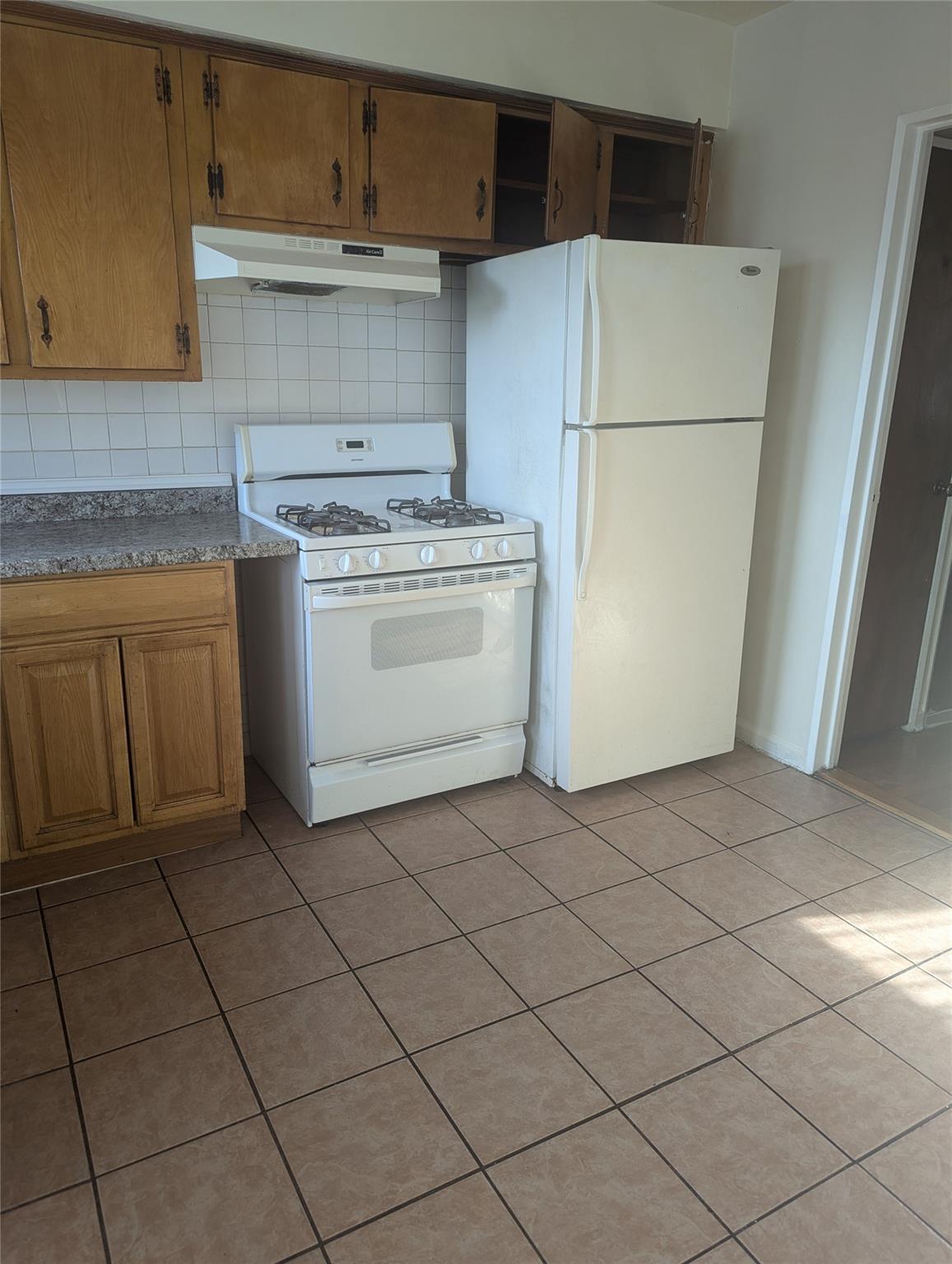 Apartment 212th  Bronx, NY 10469, MLS-819945-4