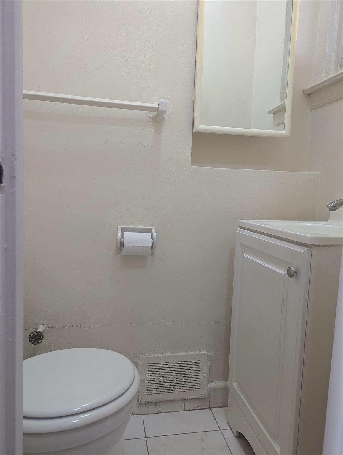 Apartment 212th  Bronx, NY 10469, MLS-819945-8