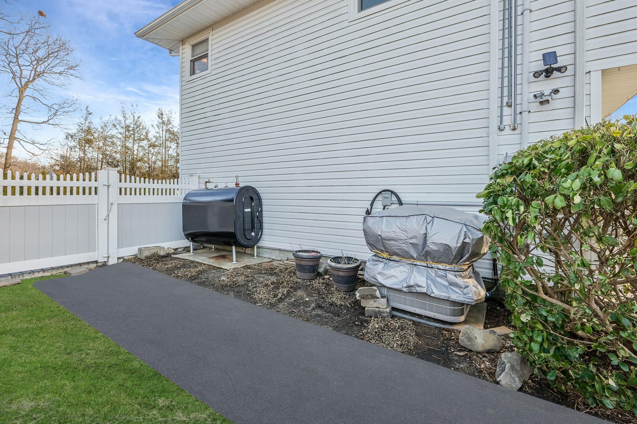 Single Family Kennedy  Suffolk County, NY 11776, MLS-820010-4
