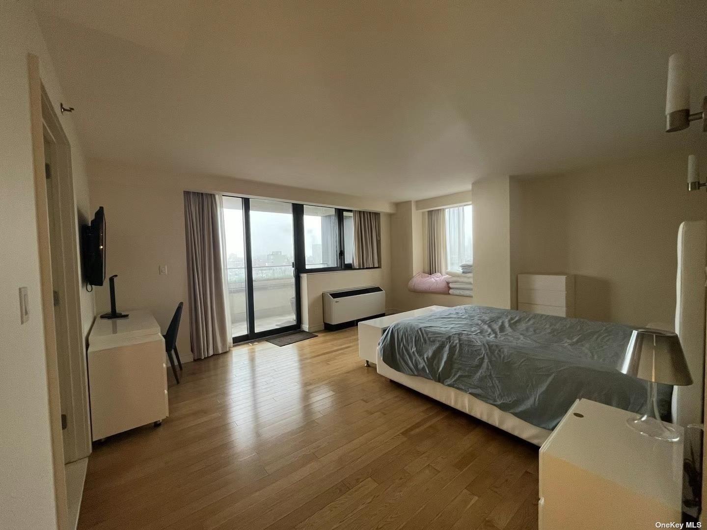 Condo Prince  Queens, NY 11354, MLS-820190-7