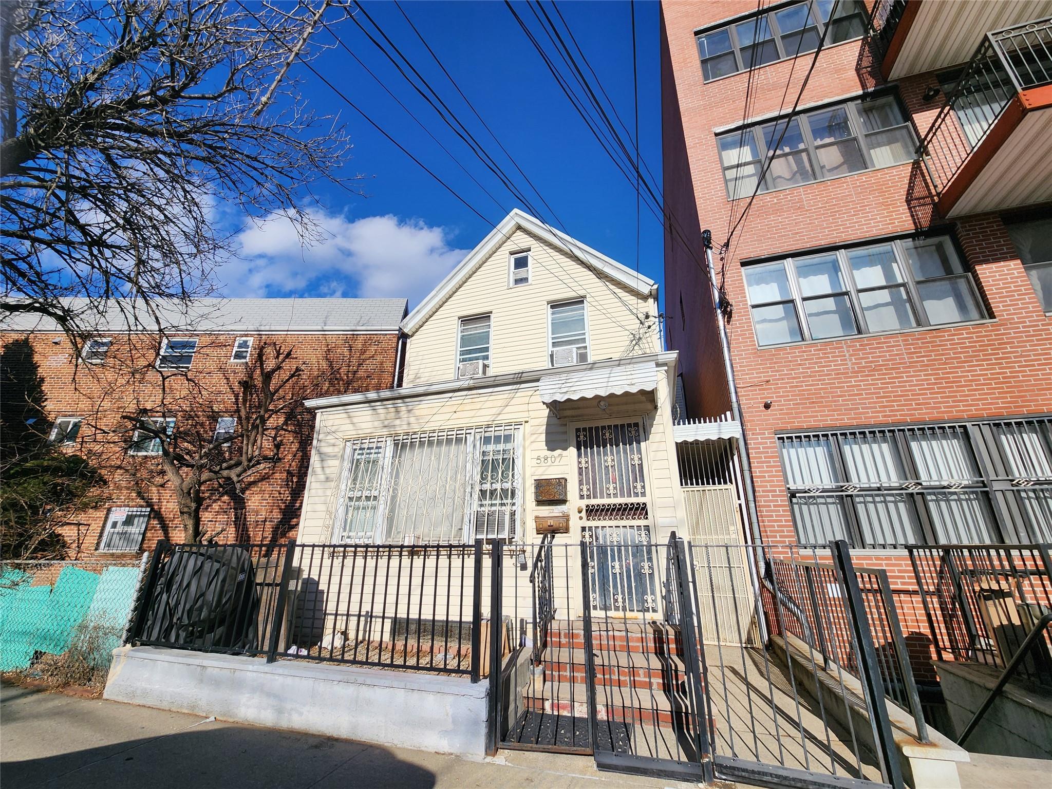 Single Family Seabury  Queens, NY 11373, MLS-820354-3
