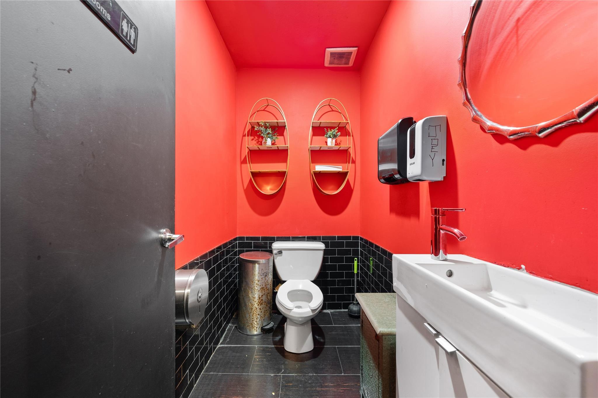Commercial Lease Dyckman  Manhattan, NY 10040, MLS-820413-10