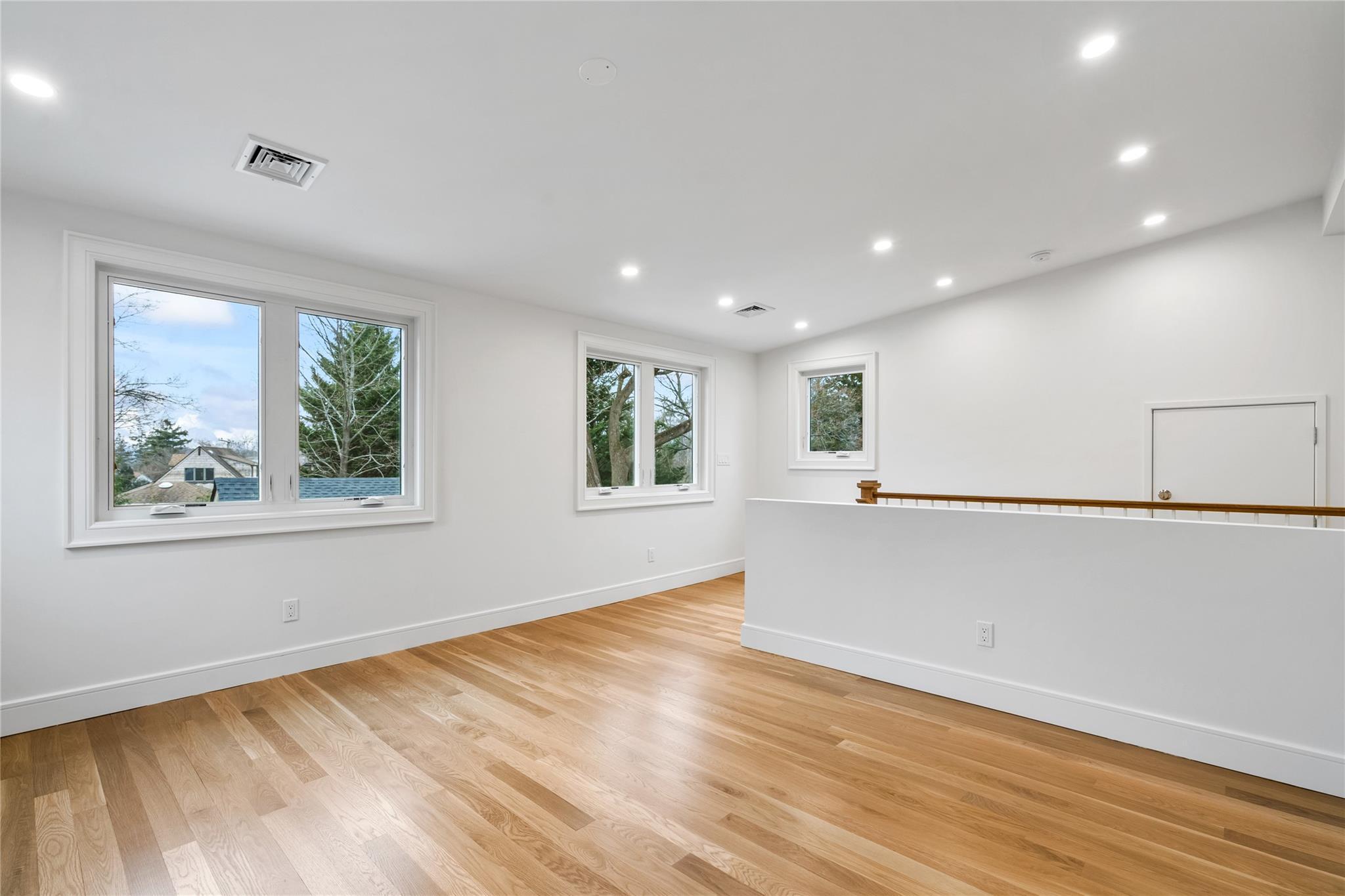 Single Family Glenlawn  Nassau County, NY 11579, MLS-820430-20