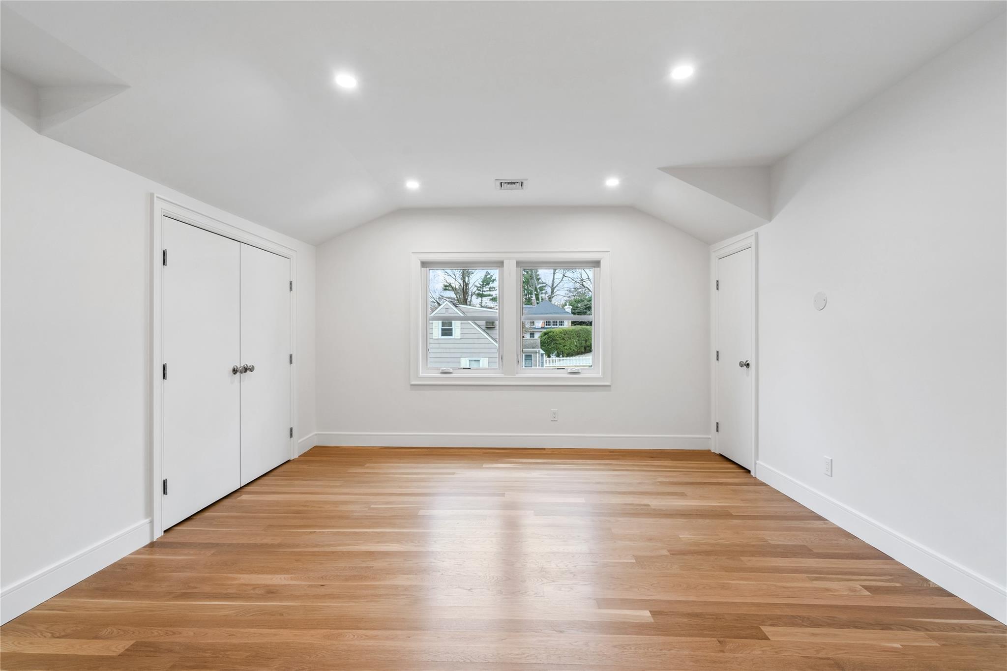 Single Family Glenlawn  Nassau County, NY 11579, MLS-820430-24