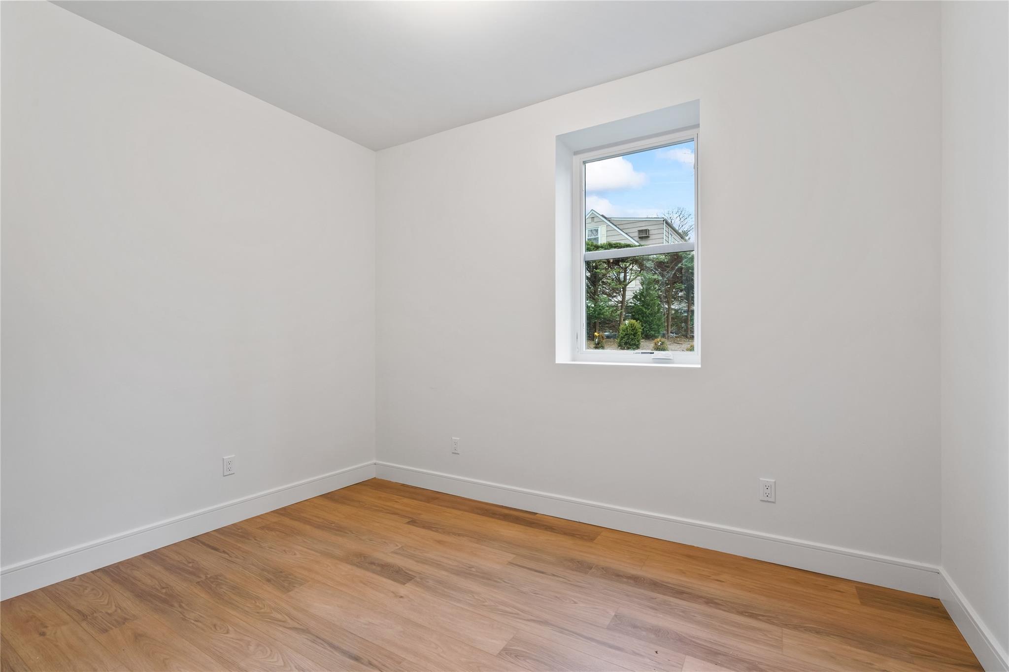 Single Family Glenlawn  Nassau County, NY 11579, MLS-820430-32