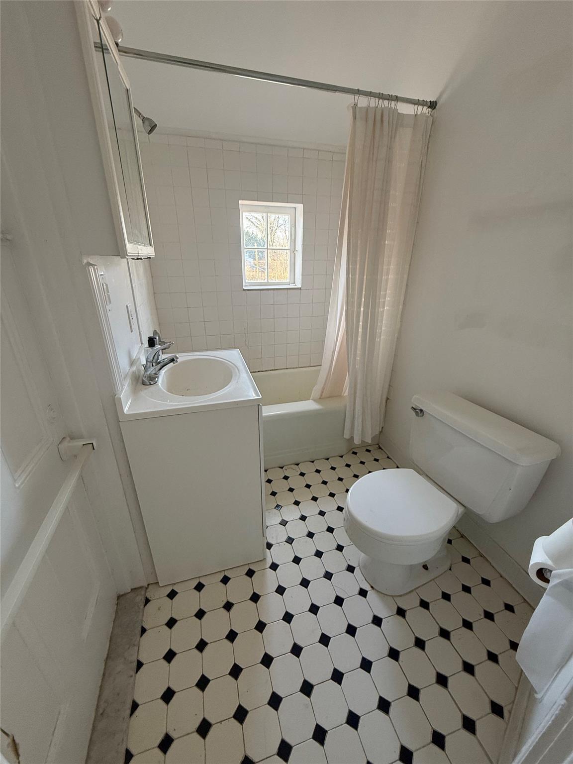 Apartment Meeting House  Suffolk County, NY 11968, MLS-820611-9