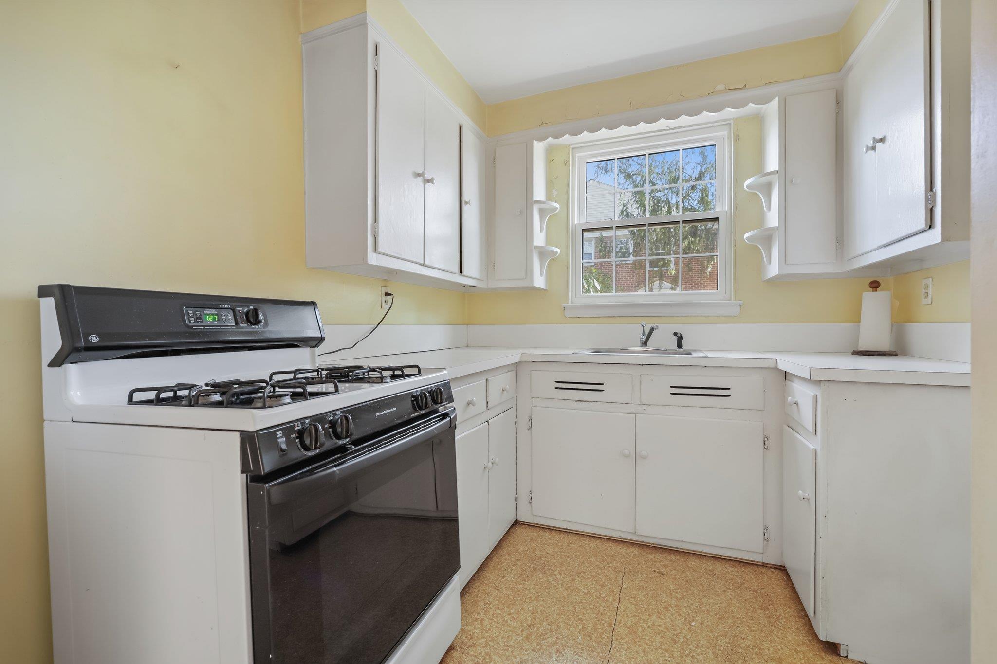 Coop Putnam  Out Of Area, NY 06830, MLS-820731-21