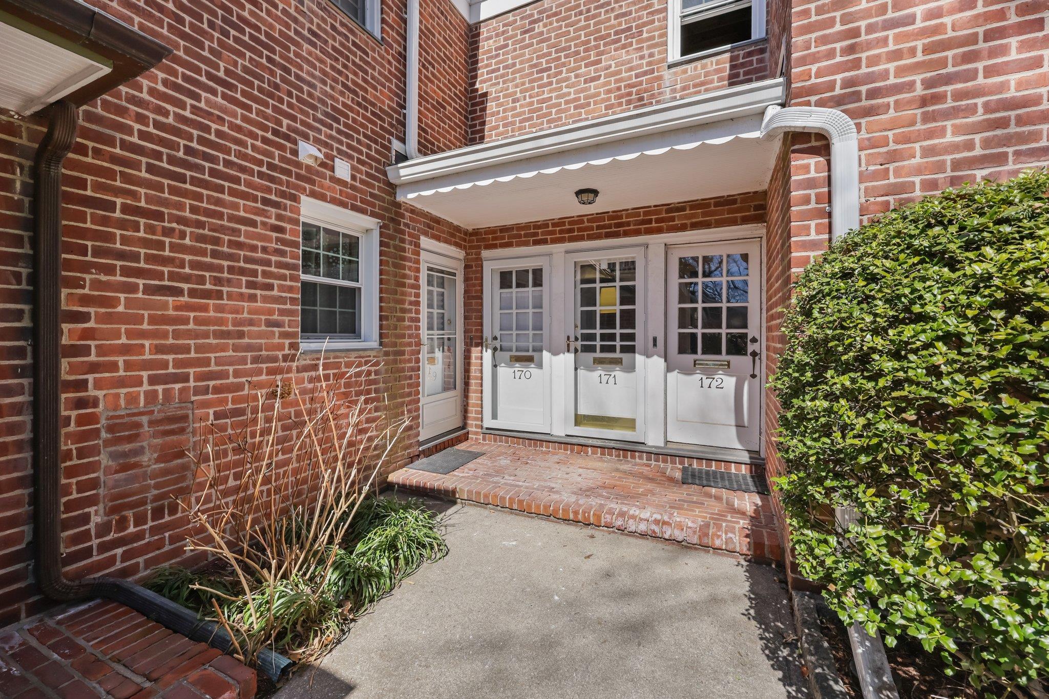 Coop Putnam  Out Of Area, NY 06830, MLS-820731-3