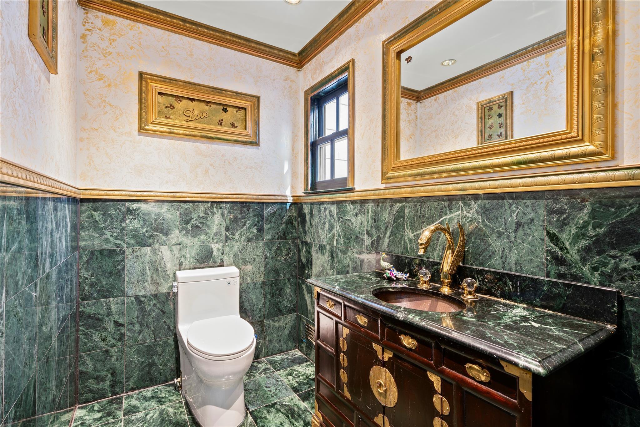 Single Family Amherst  Nassau County, NY 11021, MLS-820790-8