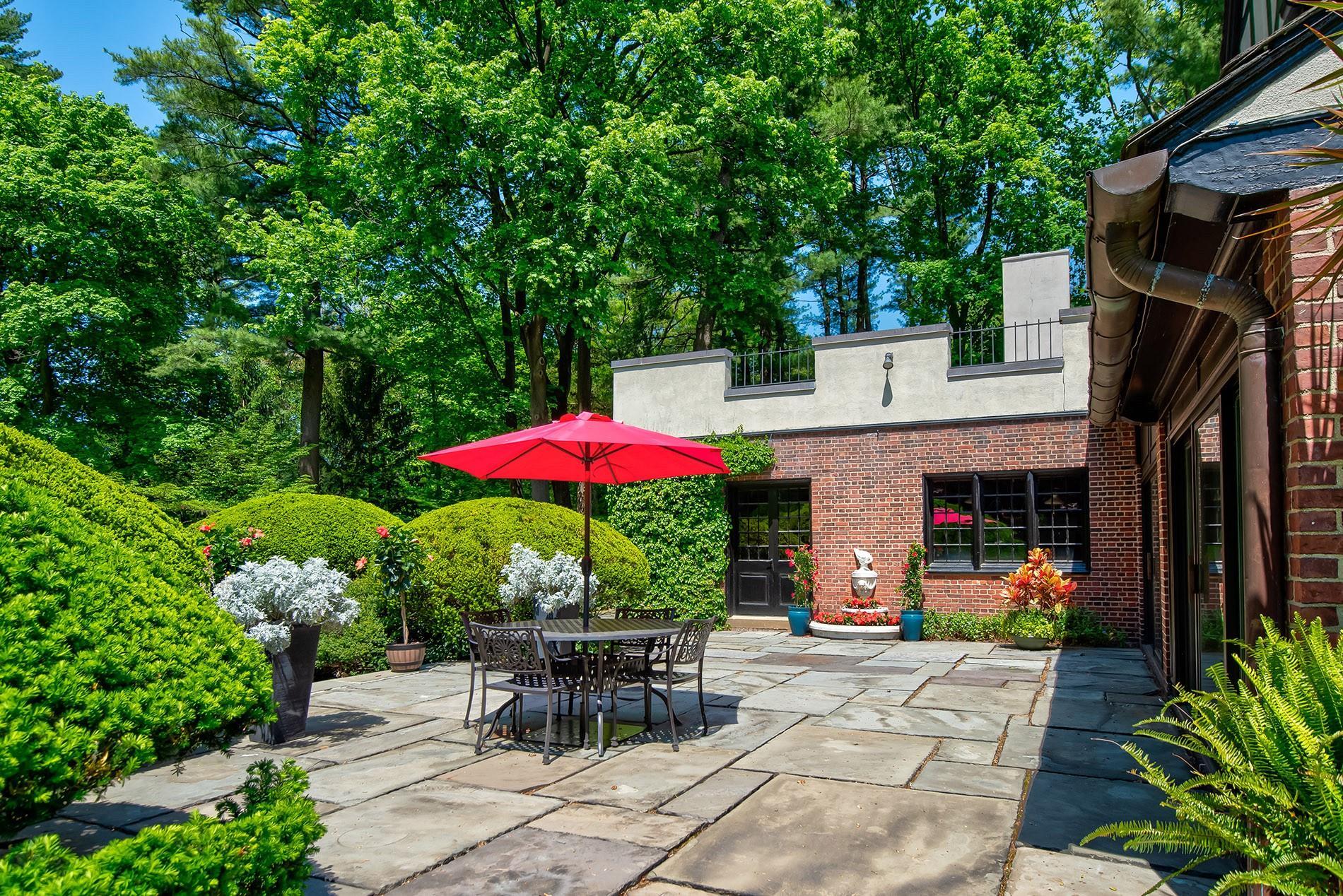 Single Family Piping Rock  Nassau County, NY 11560, MLS-820881-22