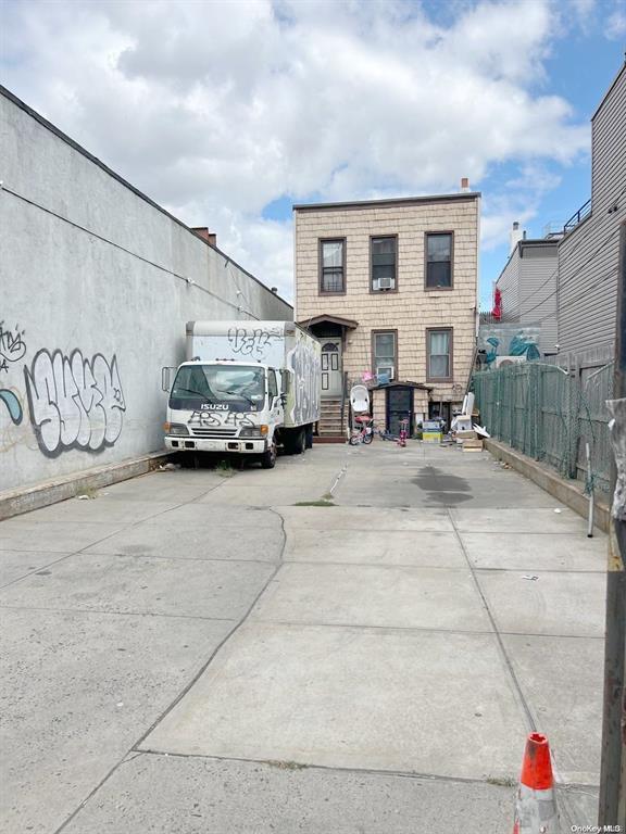 Commercial Sale Kingsland  Brooklyn, NY 11222, MLS-820907-10