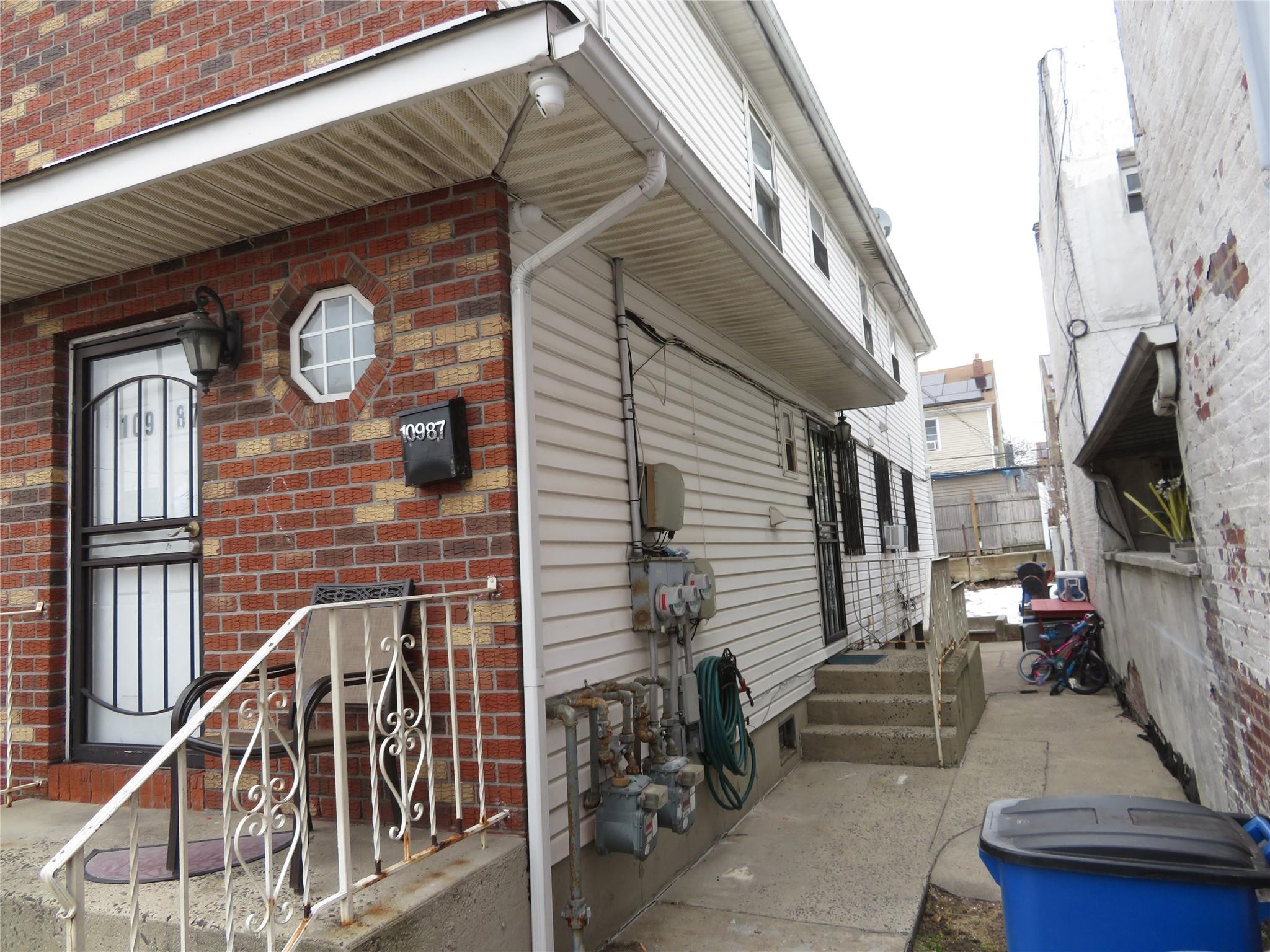 Single Family Francis Lewis  Queens, NY 11429, MLS-821130-2