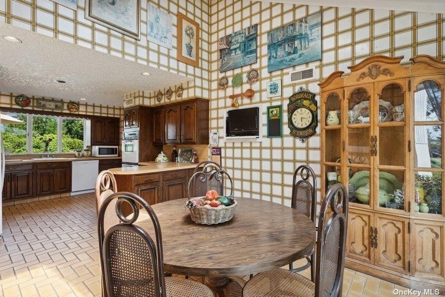 Single Family Thixton  Nassau County, NY 11557, MLS-821260-12