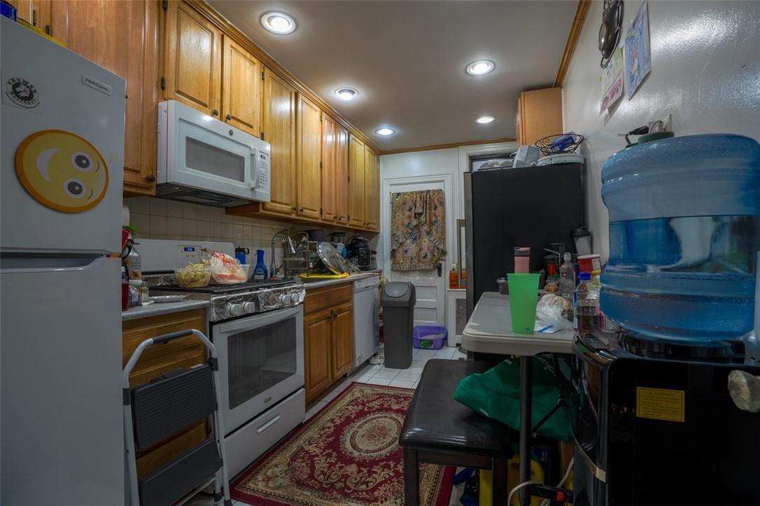 Single Family Continental  Bronx, NY 10461, MLS-821363-23