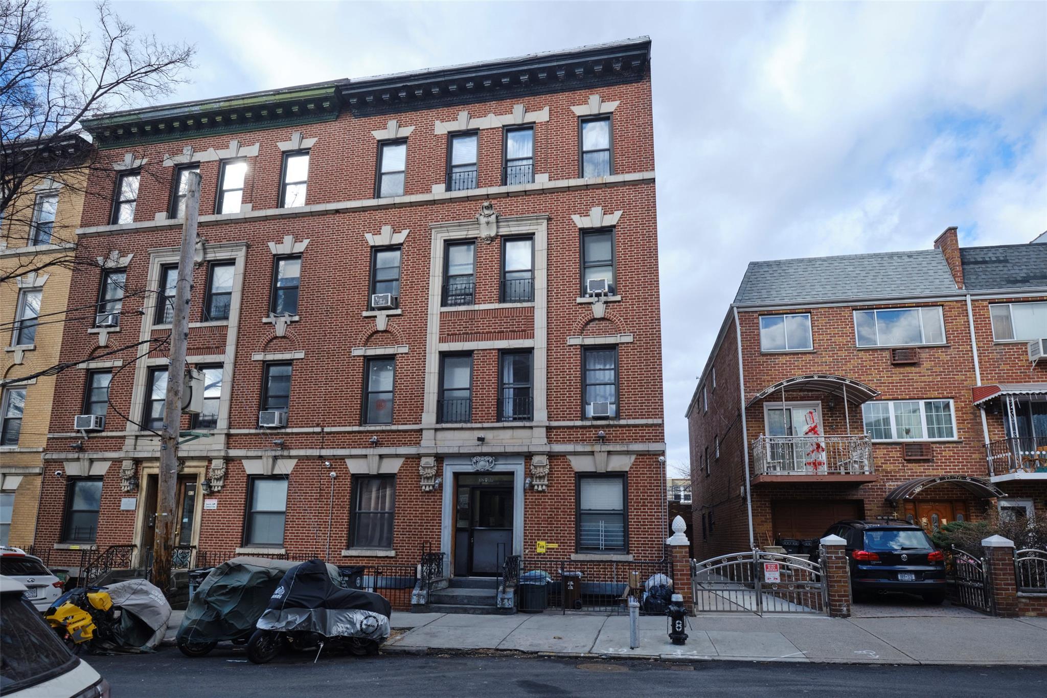 Single Family 30th Street  Queens, NY 11106, MLS-821390-4