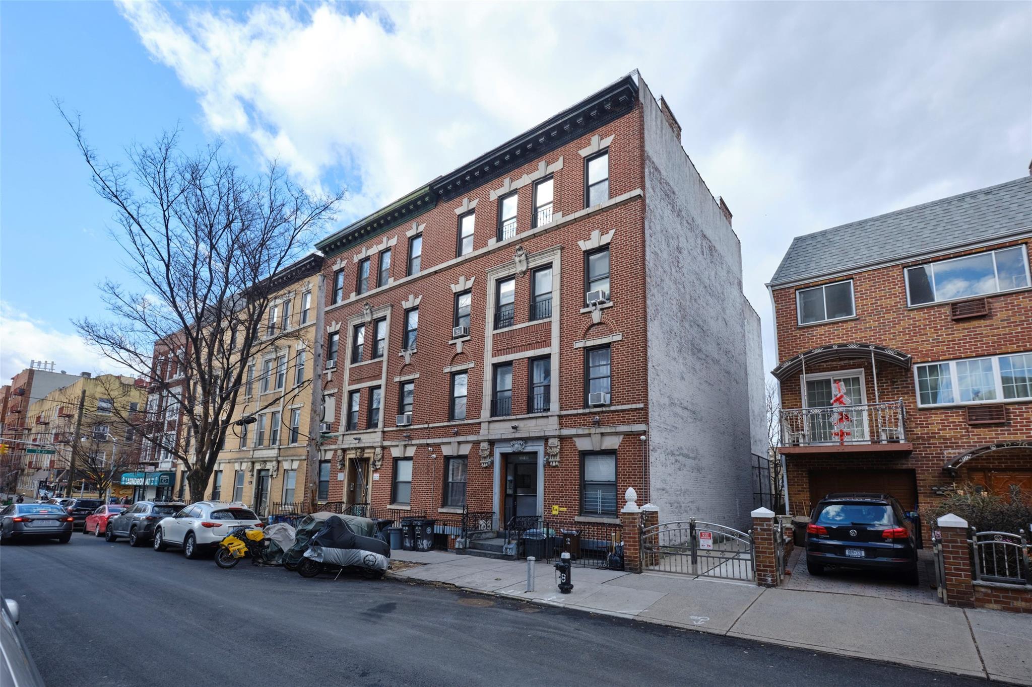Single Family 30th Street  Queens, NY 11106, MLS-821390-9
