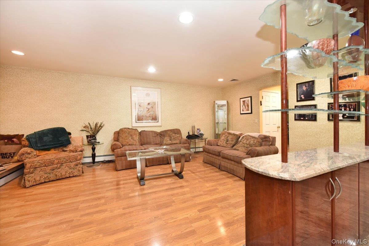 Single Family Sherwood Nassau County, NY 11581, MLS-821399-15