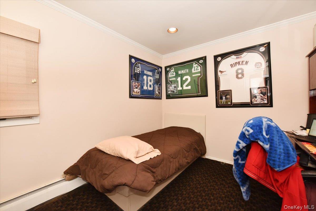 Single Family Sherwood Nassau County, NY 11581, MLS-821399-22