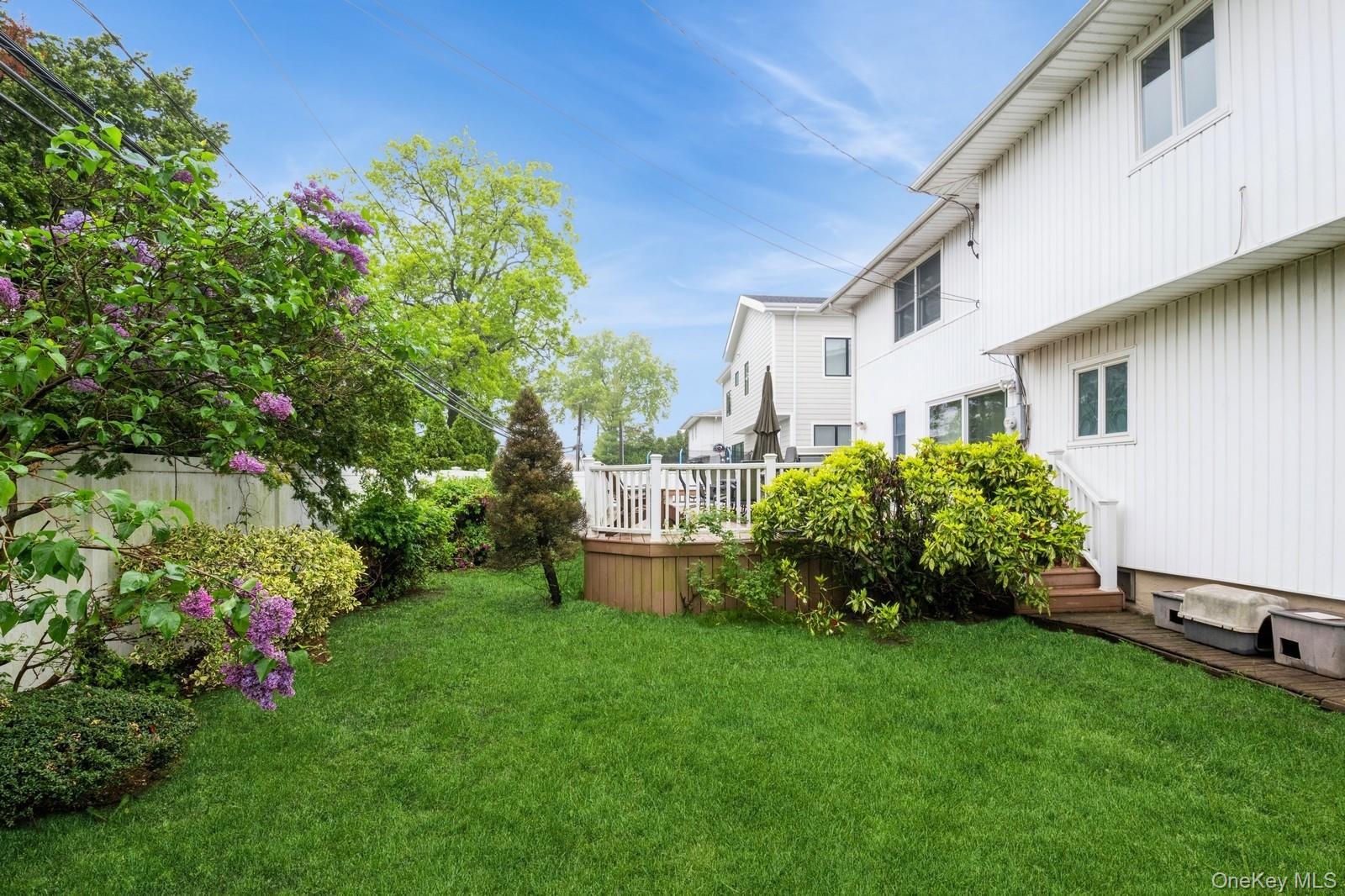 Single Family Sherwood Nassau County, NY 11581, MLS-821399-24