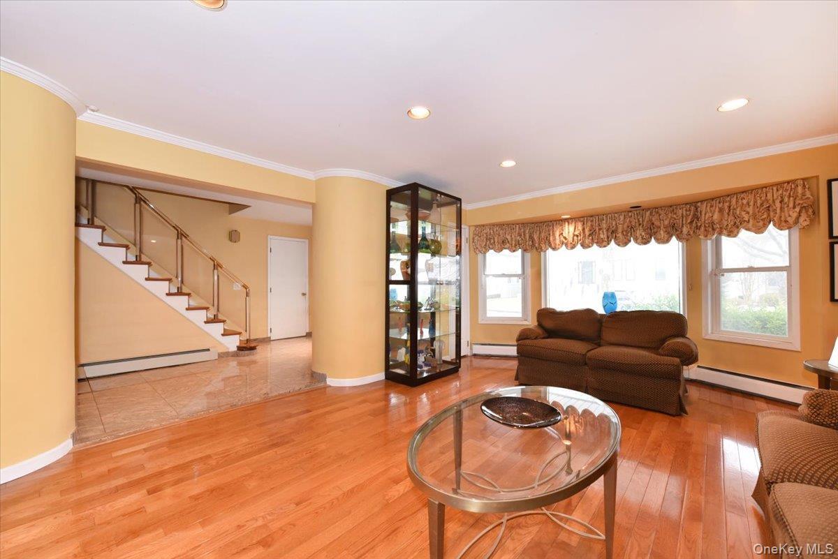 Single Family Sherwood Nassau County, NY 11581, MLS-821399-6