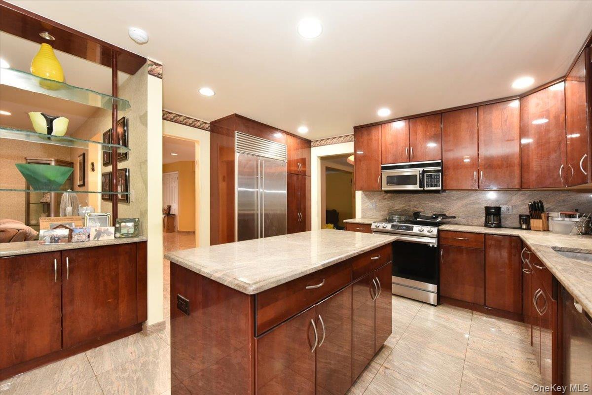 Single Family Sherwood Nassau County, NY 11581, MLS-821399-9