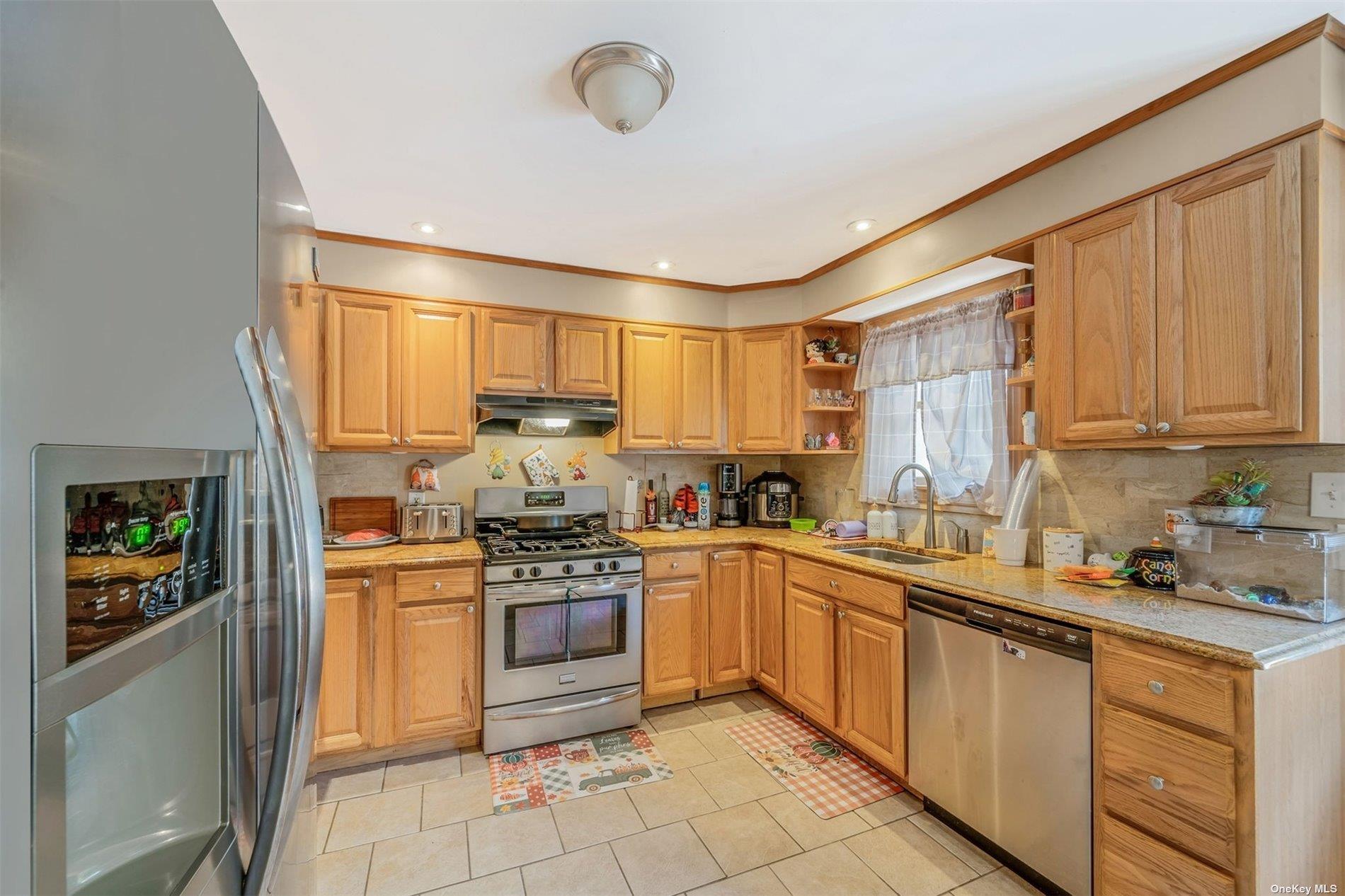 Single Family 18th  Suffolk County, NY 11704, MLS-821469-7