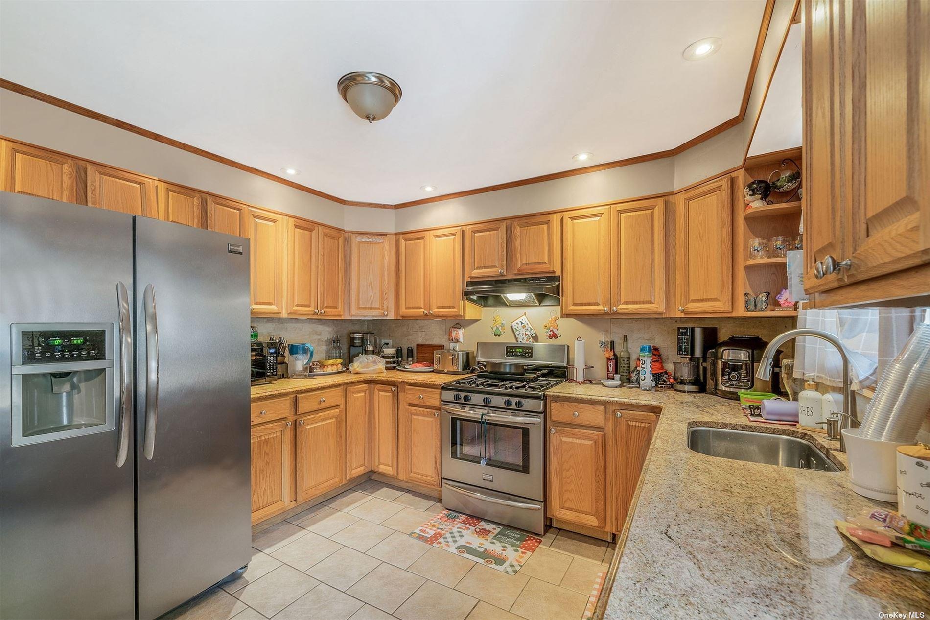Single Family 18th  Suffolk County, NY 11704, MLS-821469-8