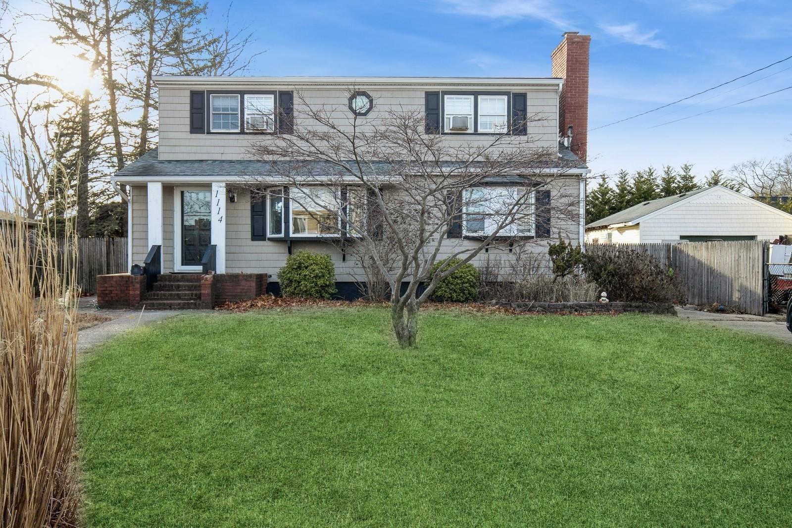 Single Family Hyman  Suffolk County, NY 11706, MLS-821752-2