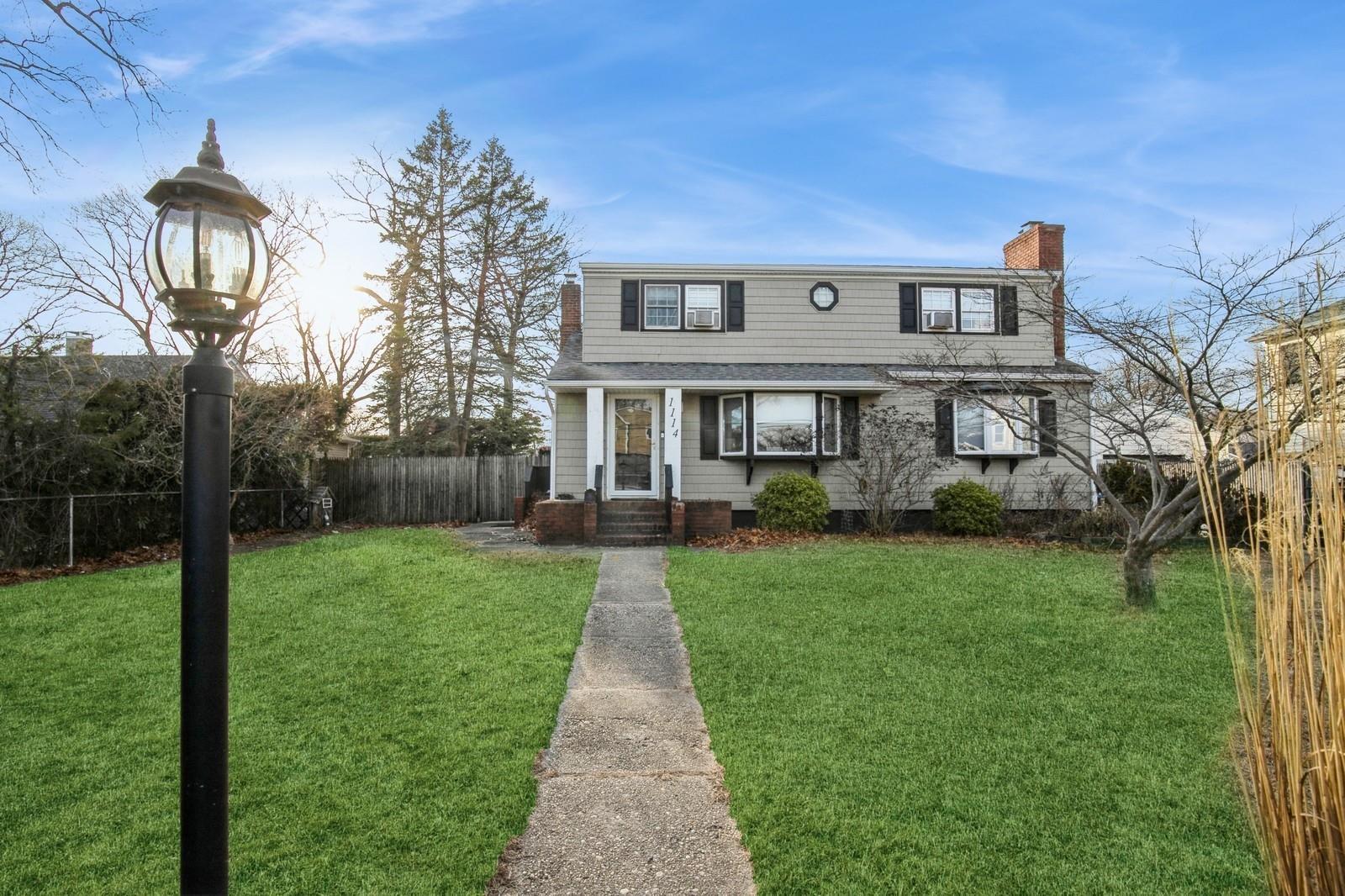 Single Family Hyman  Suffolk County, NY 11706, MLS-821752-21