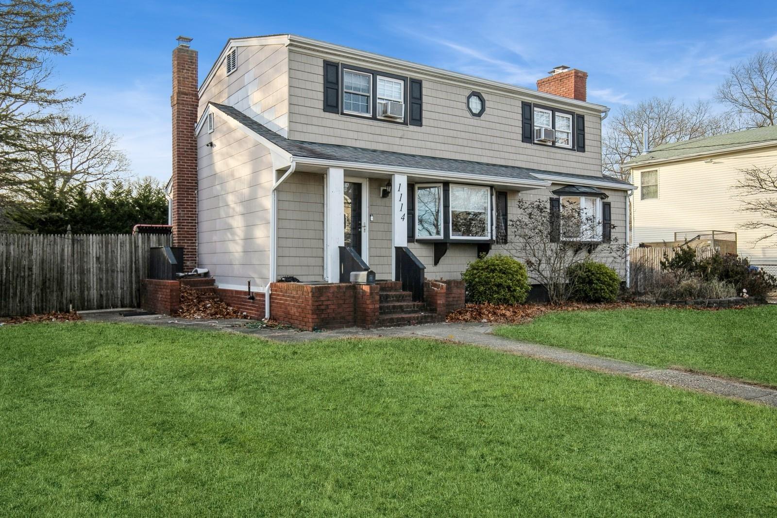 Single Family Hyman  Suffolk County, NY 11706, MLS-821752-4
