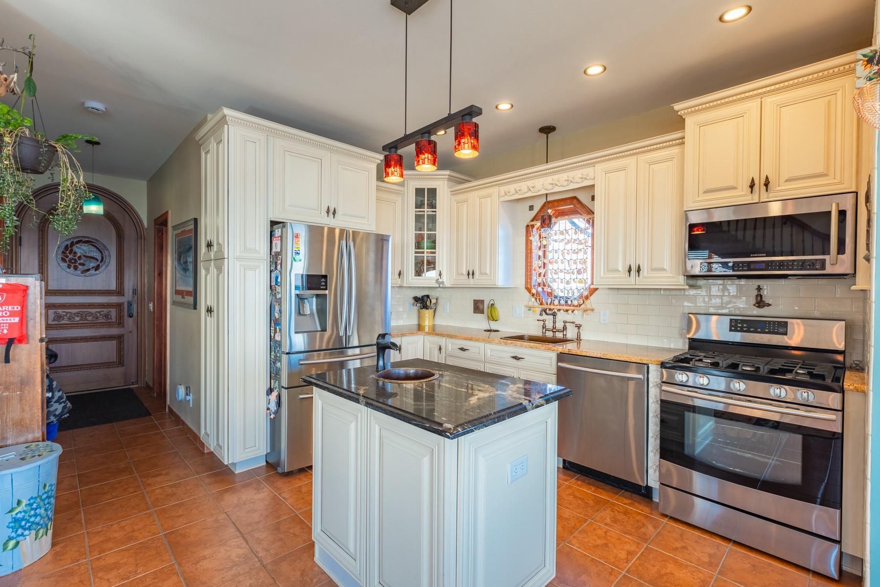 Single Family Bayview  Suffolk County, NY 11757, MLS-821767-6