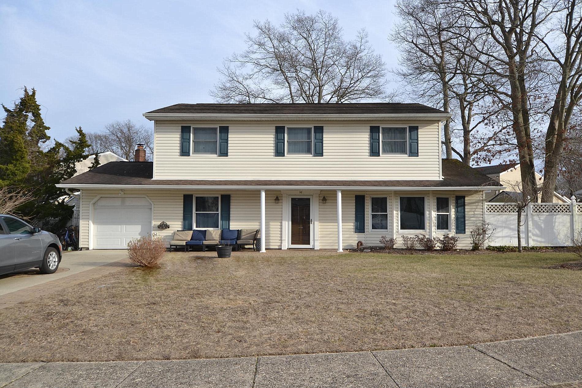 Single Family Colmar  Suffolk County, NY 11755, MLS-821820-2