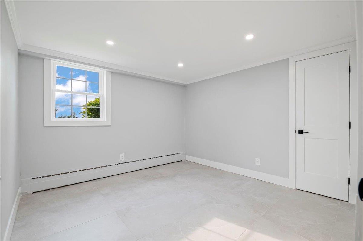 Single Family Fairway  Suffolk County, NY 11724, MLS-821825-27