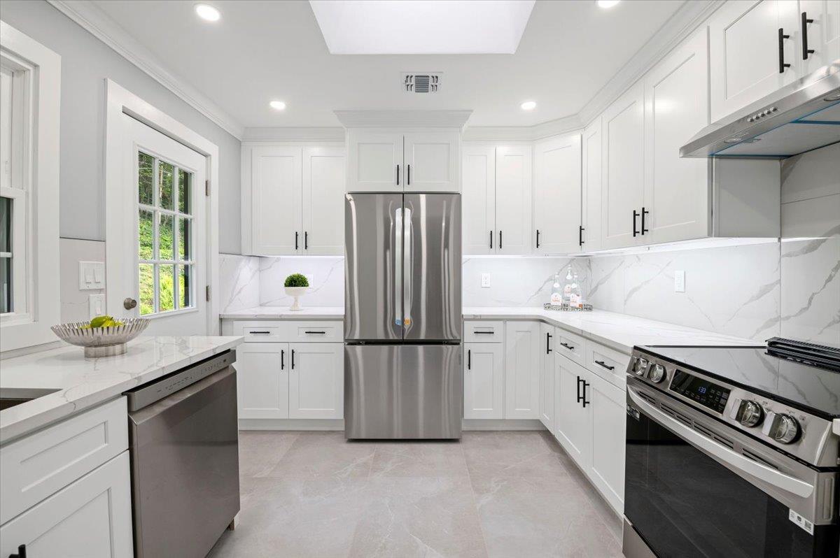 Single Family Fairway  Suffolk County, NY 11724, MLS-821825-3