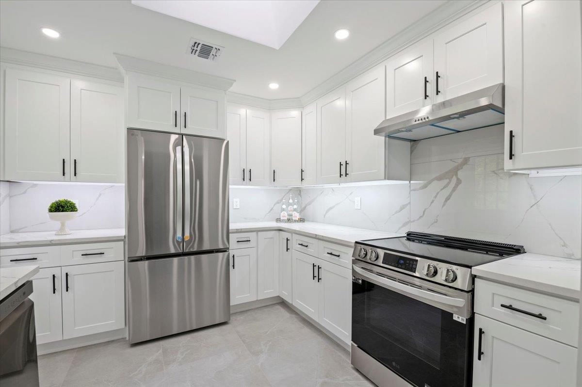 Single Family Fairway  Suffolk County, NY 11724, MLS-821825-5