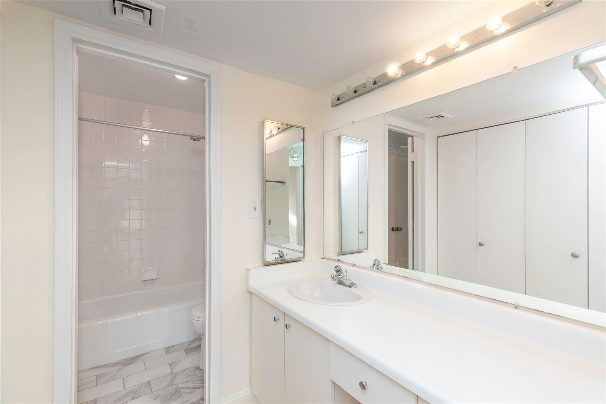 Condo Bronxville Glen  Westchester County, NY 10708, MLS-822109-16