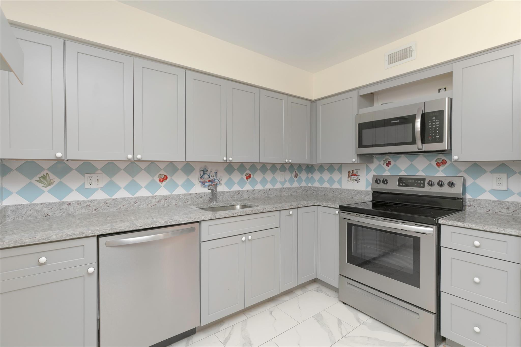 Condo Bronxville Glen  Westchester County, NY 10708, MLS-822109-8